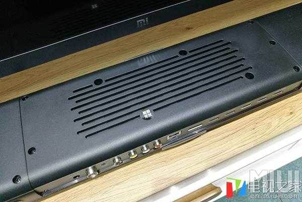 Xiaomi Mi TV 3S 65-inch unboxing photos speaker-base