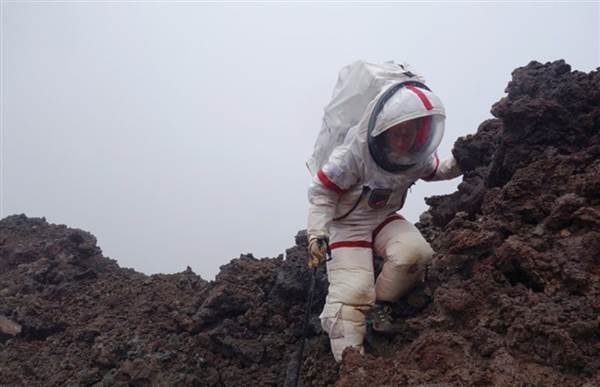Image: A HI-SEAS crewmember participates in a year-long simulated Mars mission in Mauna Loa, Hawaii Image: A HI-SEAS crewmember participates in a year-long simulated Mars mission in Mauna Loa, Hawaii