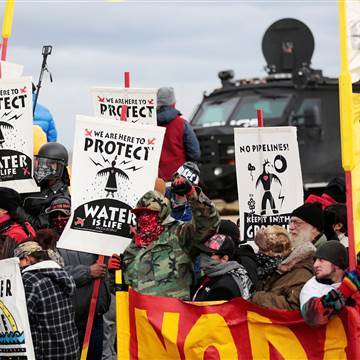 Image: Dakota Access Pipeline protesters square off against police