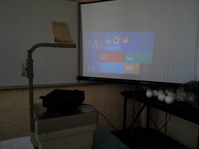 UNIC UC46 LCD Projector Review - Performance