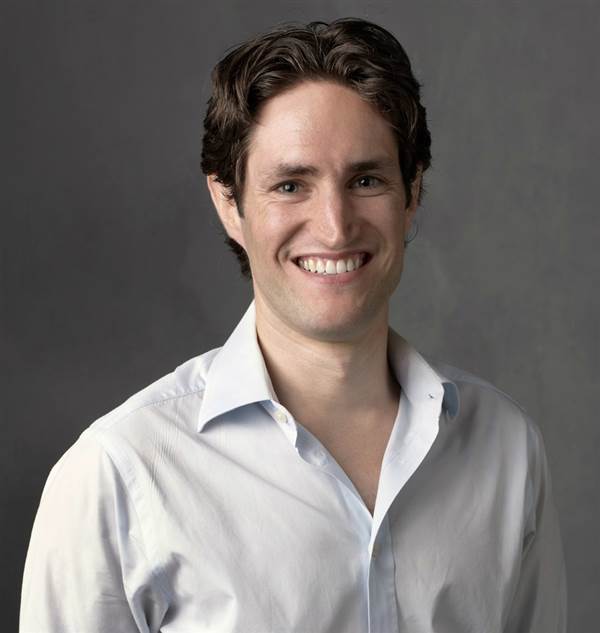 Image: Portrait of Adam Alter Image: Portrait of Adam Alter