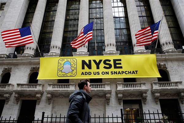 Image: A Snapchat sign on the facade of the NYSE in New York City