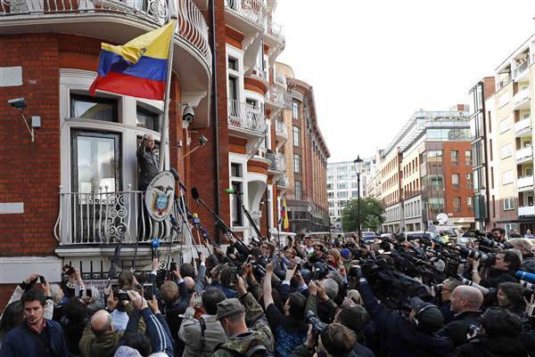 Image: Wikileaks founder Julian Assange speaks on the balcony of the Embassy of Ecuador in London